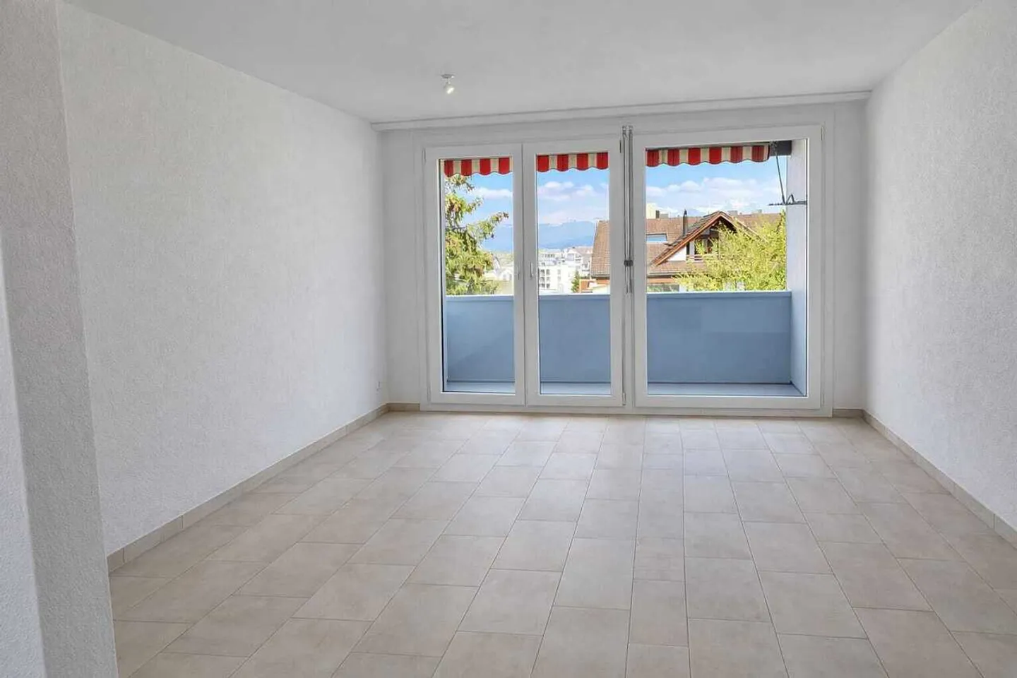 Appartement moderne avec vue - Photo 2 sur 6