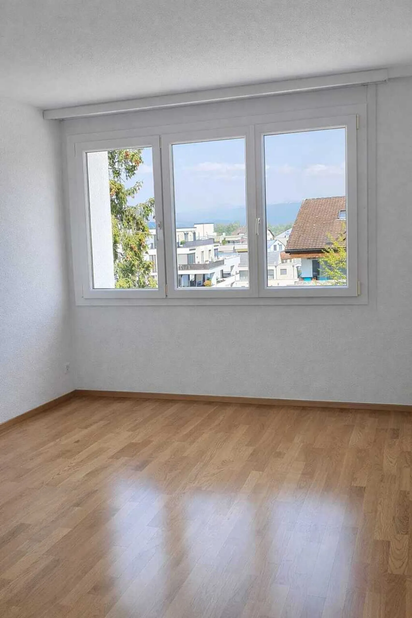 Appartement moderne avec vue - Photo 3 sur 6