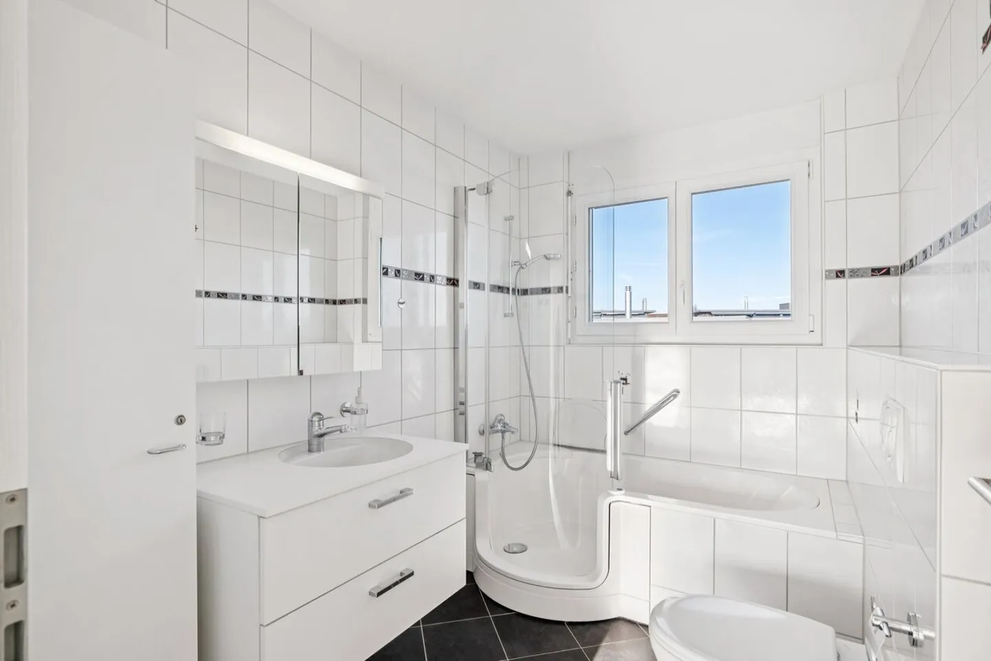 Appartement en attique lumineux avec deux terrasses et salle de loisirs - Photo 6 sur 9