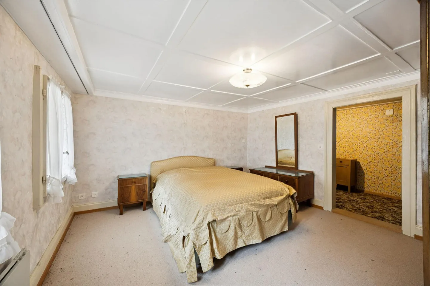 Spacious 7-room house in Leibstadt with large roof terrace and plenty of potential - Photo 9 of 13