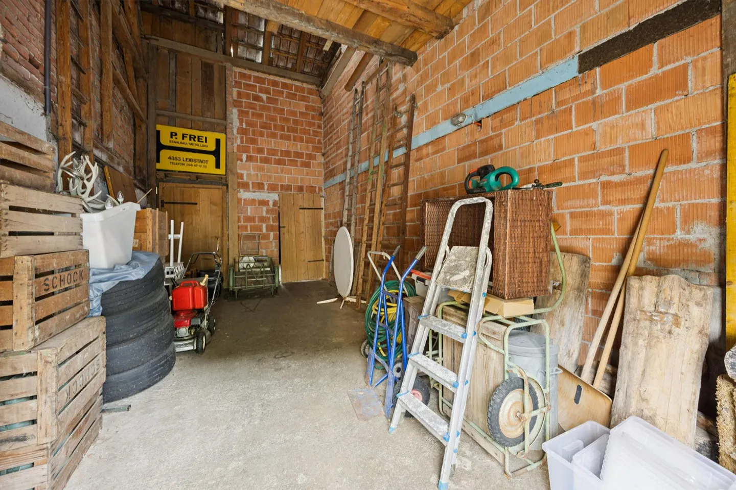Spacious 7-room house in Leibstadt with large roof terrace and plenty of potential - Photo 13 of 13