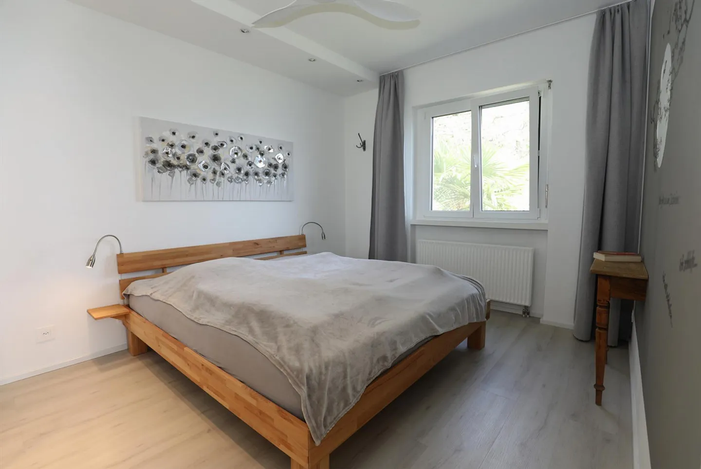 Modern 2.5-room penthouse with dream view in Orselina - Photo 9 of 15