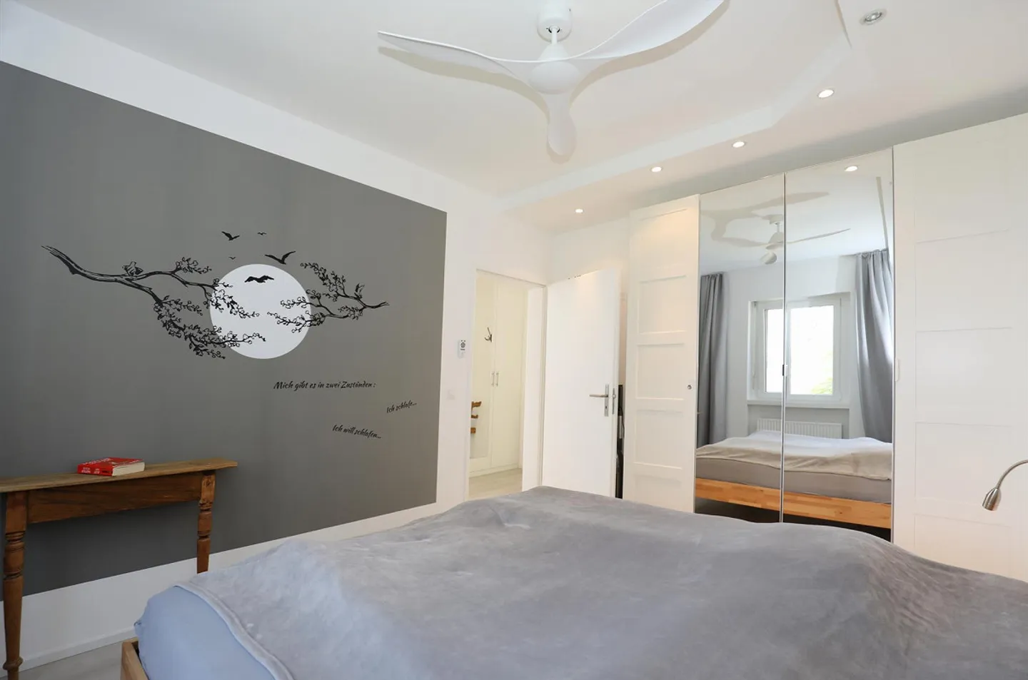 Modern 2.5-room penthouse with dream view in Orselina - Photo 10 of 15