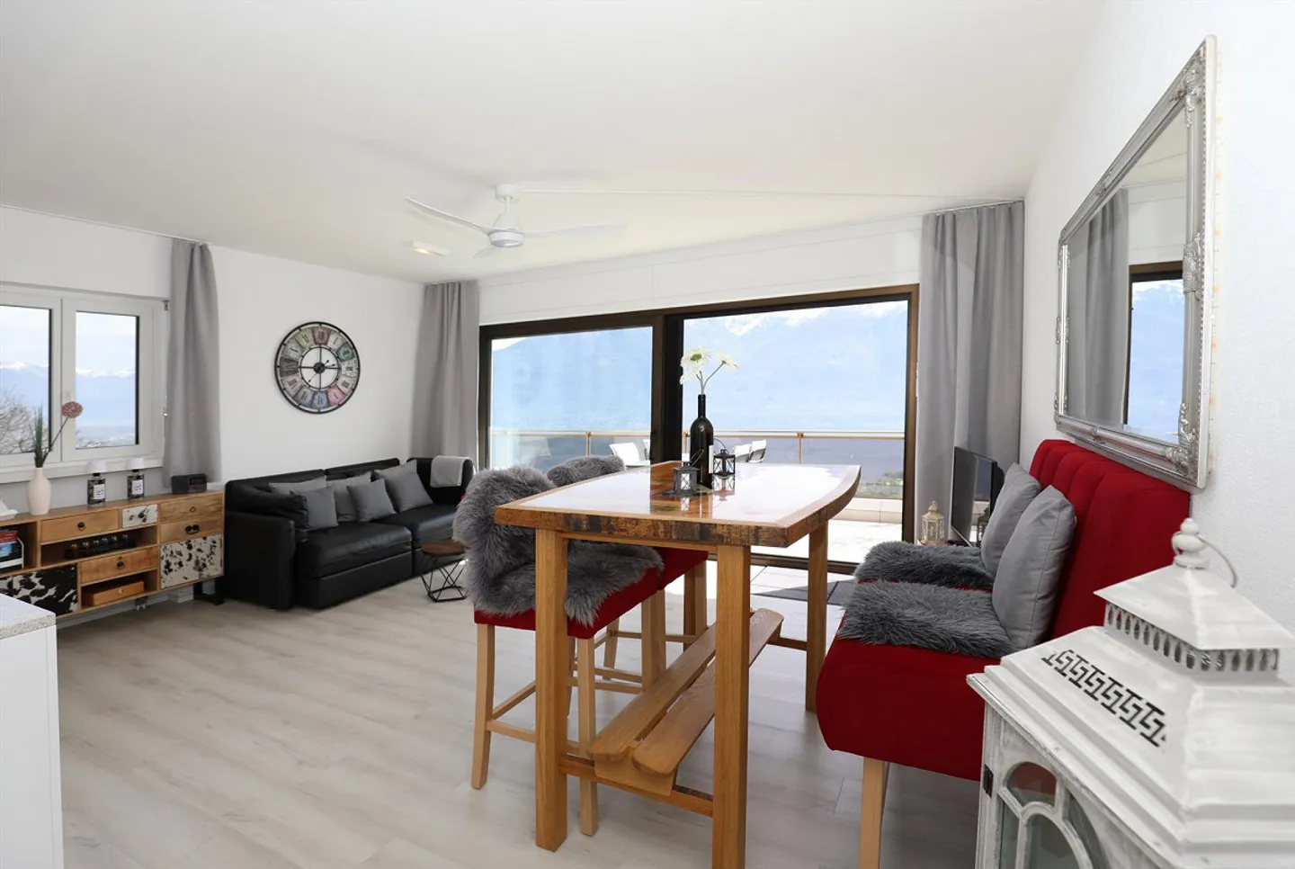 Modern 2.5-room penthouse with dream view in Orselina - Photo 4 of 15