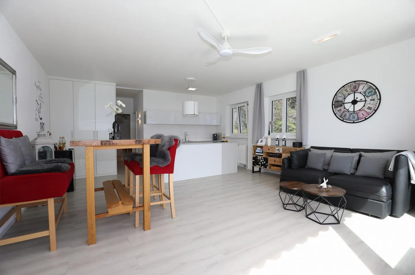 Modern 2.5-room penthouse with dream view in Orselina - Photo 6 of 15