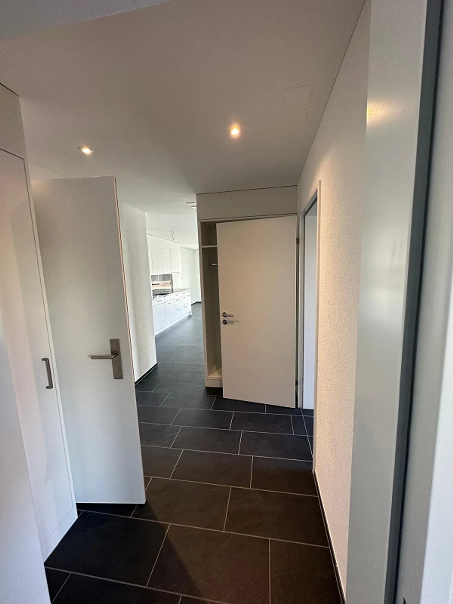 Rent a 2 ½ rooms apartment in Unterengstringen - Photo 3 of 5