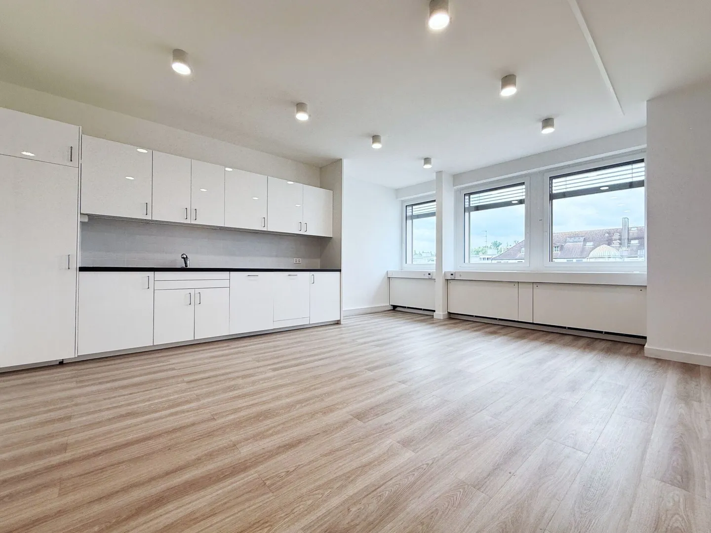 Uffici moderni vicino alla stazione ferroviaria - Foto 9 di 9