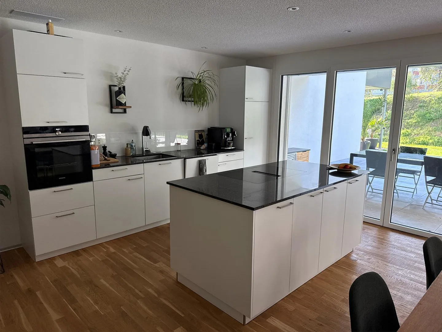Appartamento giardino 4,5 locali con terrazza di 100 m² a Düdingen - Foto 3 di 6