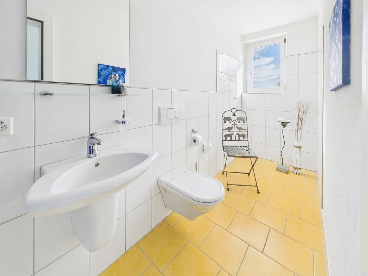 Charming Villa with Mountain Views - Photo 4 of 18