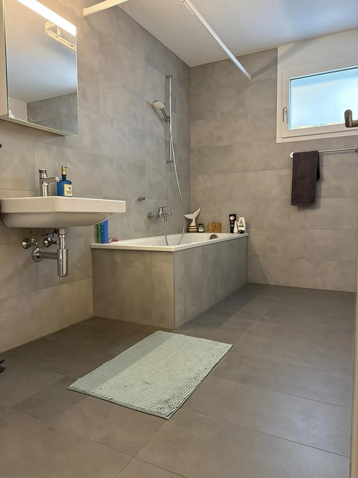 Appartamento giardino 4,5 locali con terrazza di 100 m² a Düdingen - Foto 5 di 6