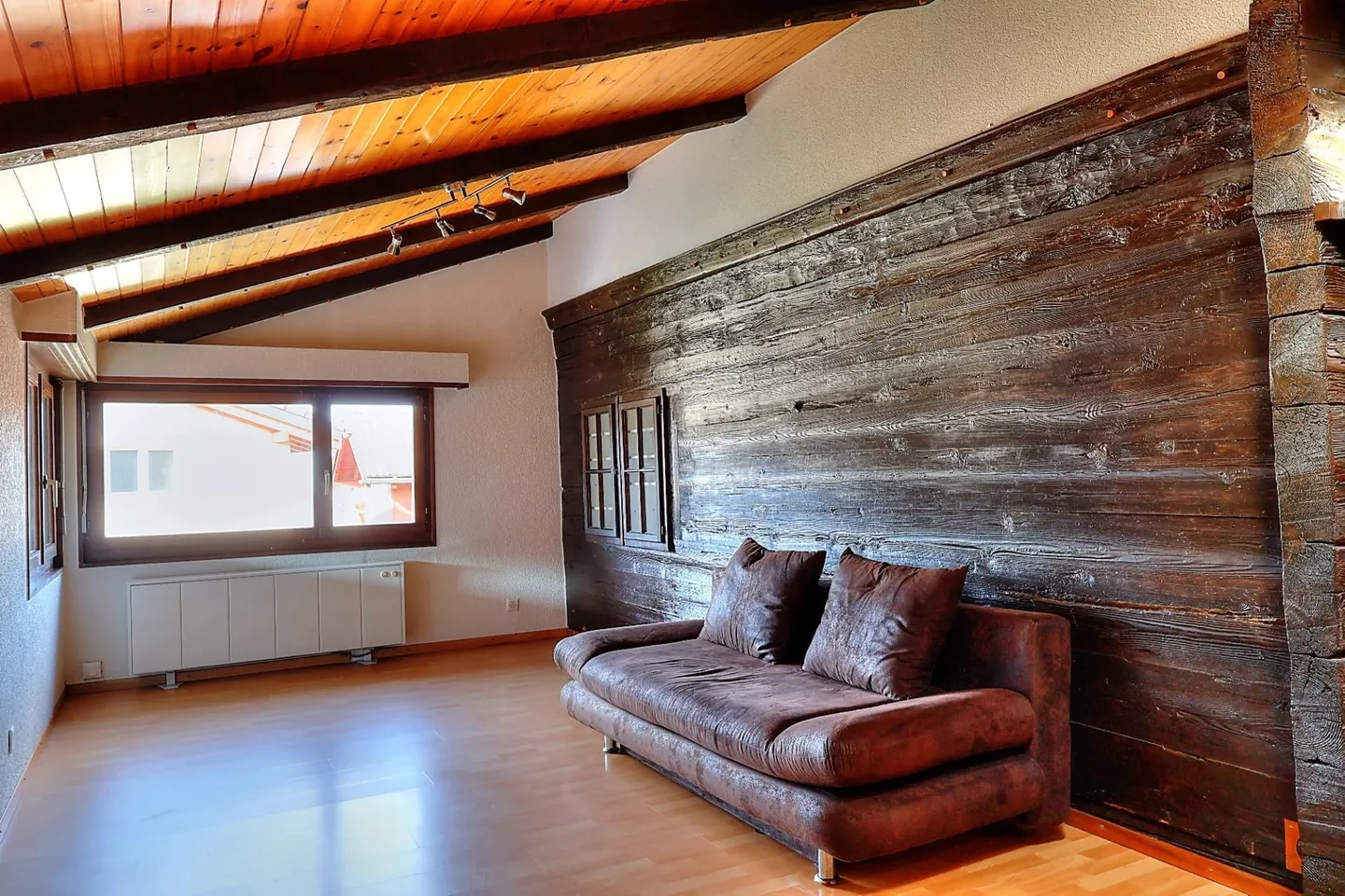 Charming 5.5-Room Apartment - Photo 3 of 10