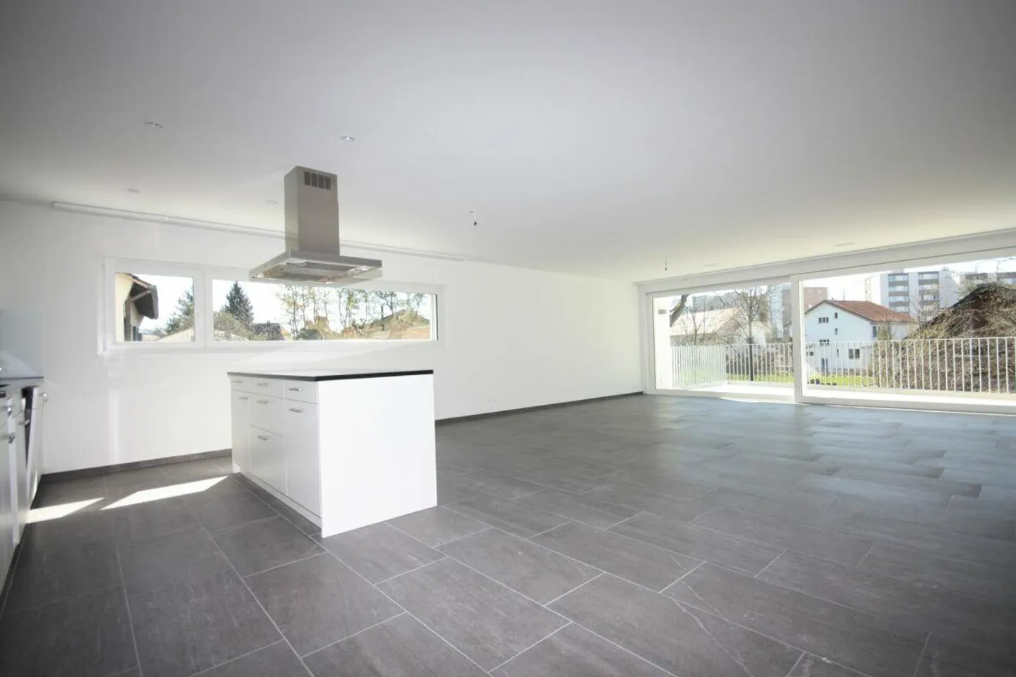 Exclusive 3 1/2 Room Apartment - Photo 3 of 10