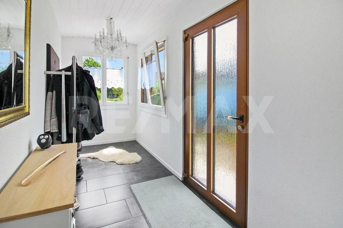 Maison individuelle rénovée avec style de 7,5 pièces dans un emplacement calme avec un jardin bien entretenu - Photo 5 sur 13