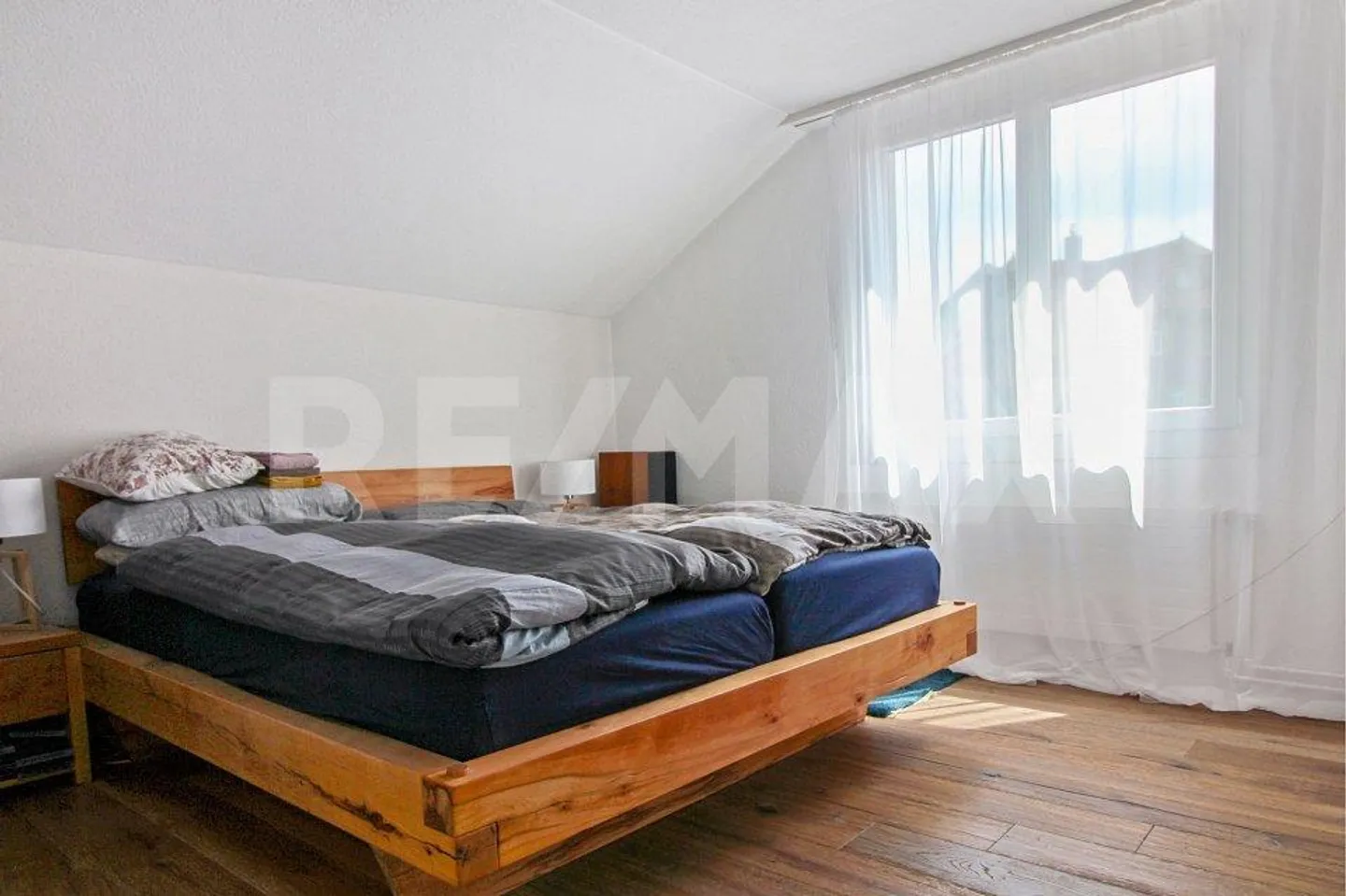 Maison individuelle rénovée avec style de 7,5 pièces dans un emplacement calme avec un jardin bien entretenu - Photo 10 sur 13