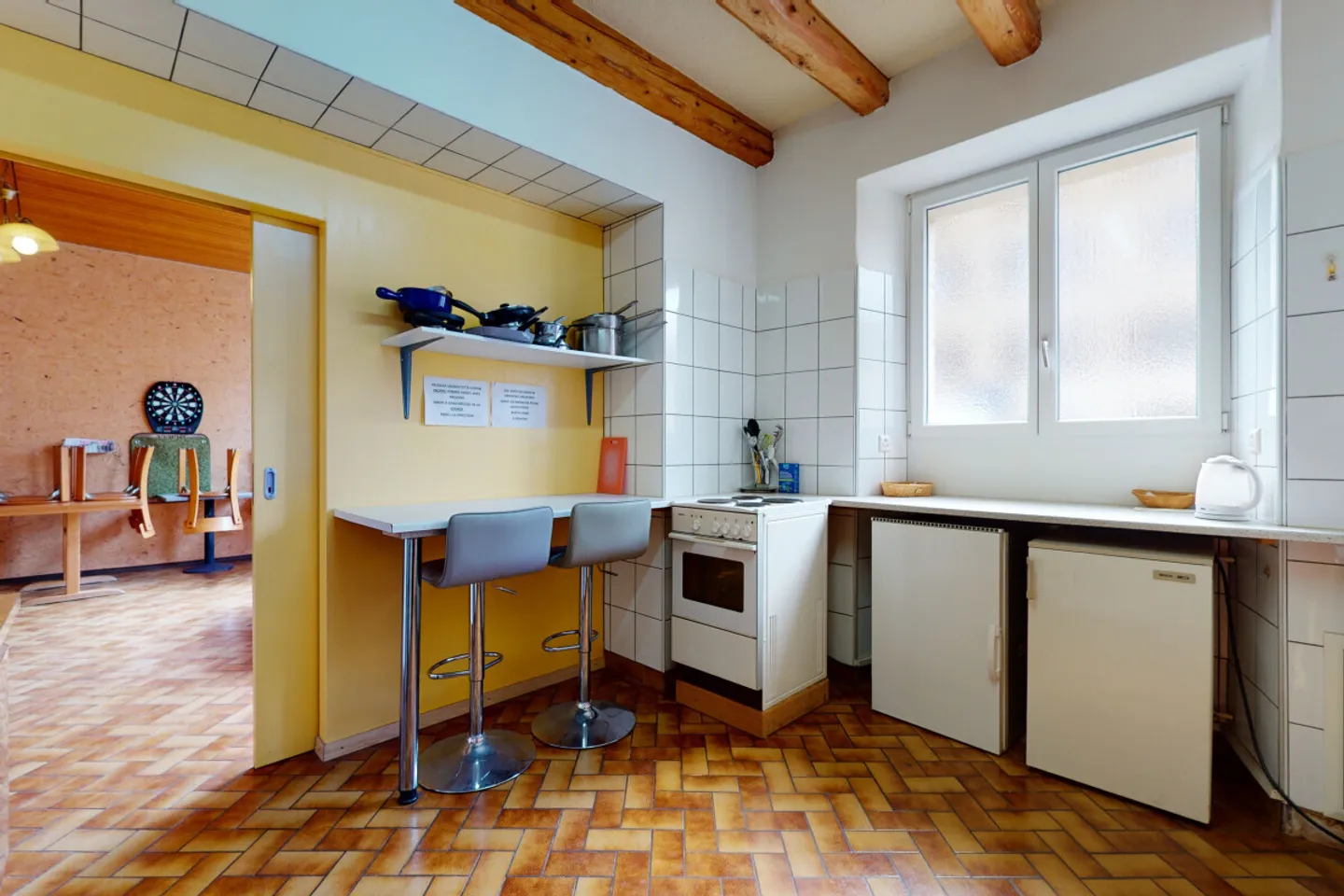 Prächtiges Geschäftsgebäude mit Gästezimmern, Bar und Kiosk - Foto 9 von 13