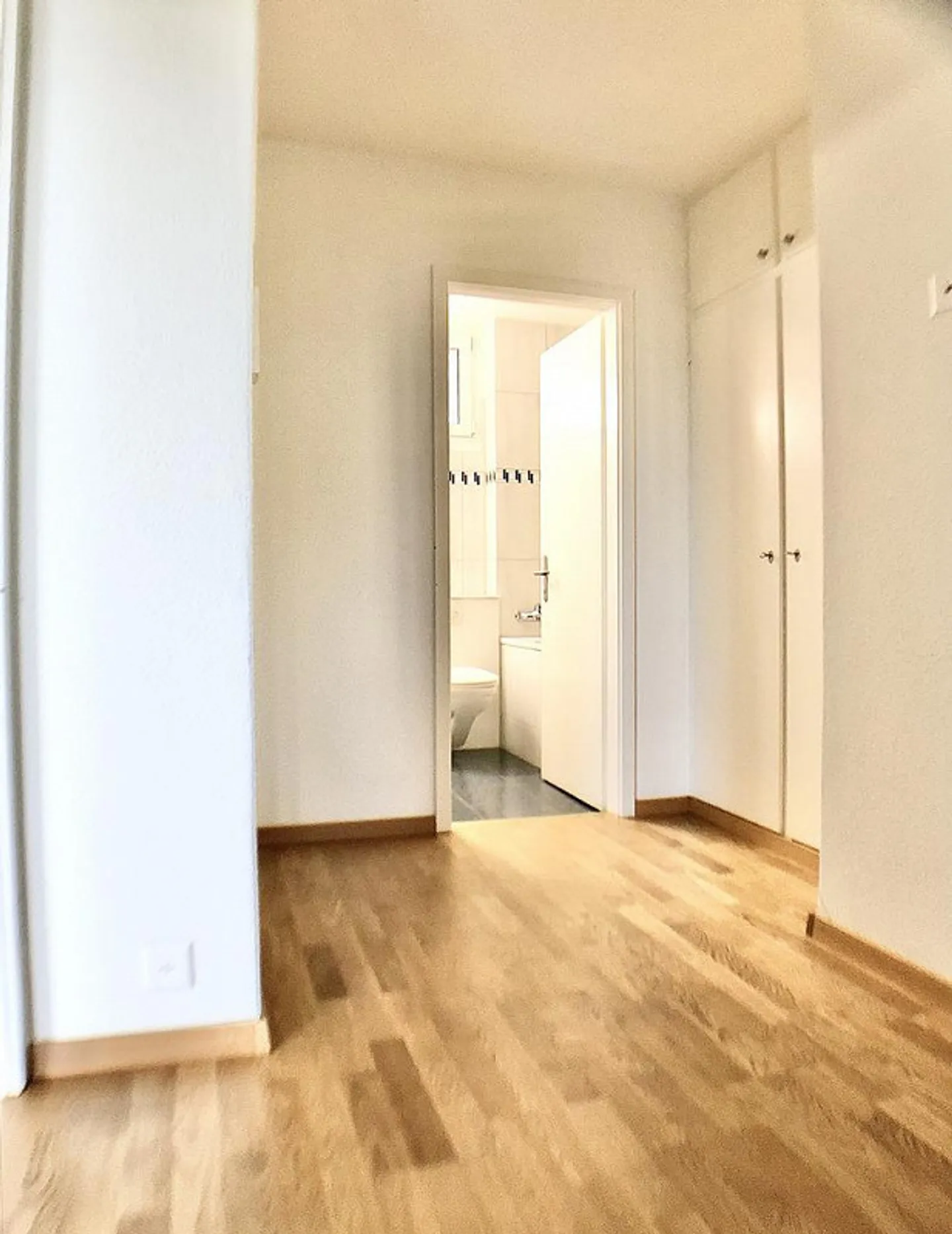 Charmante appartement 2 pièces avec balcon - Photo 5 sur 7