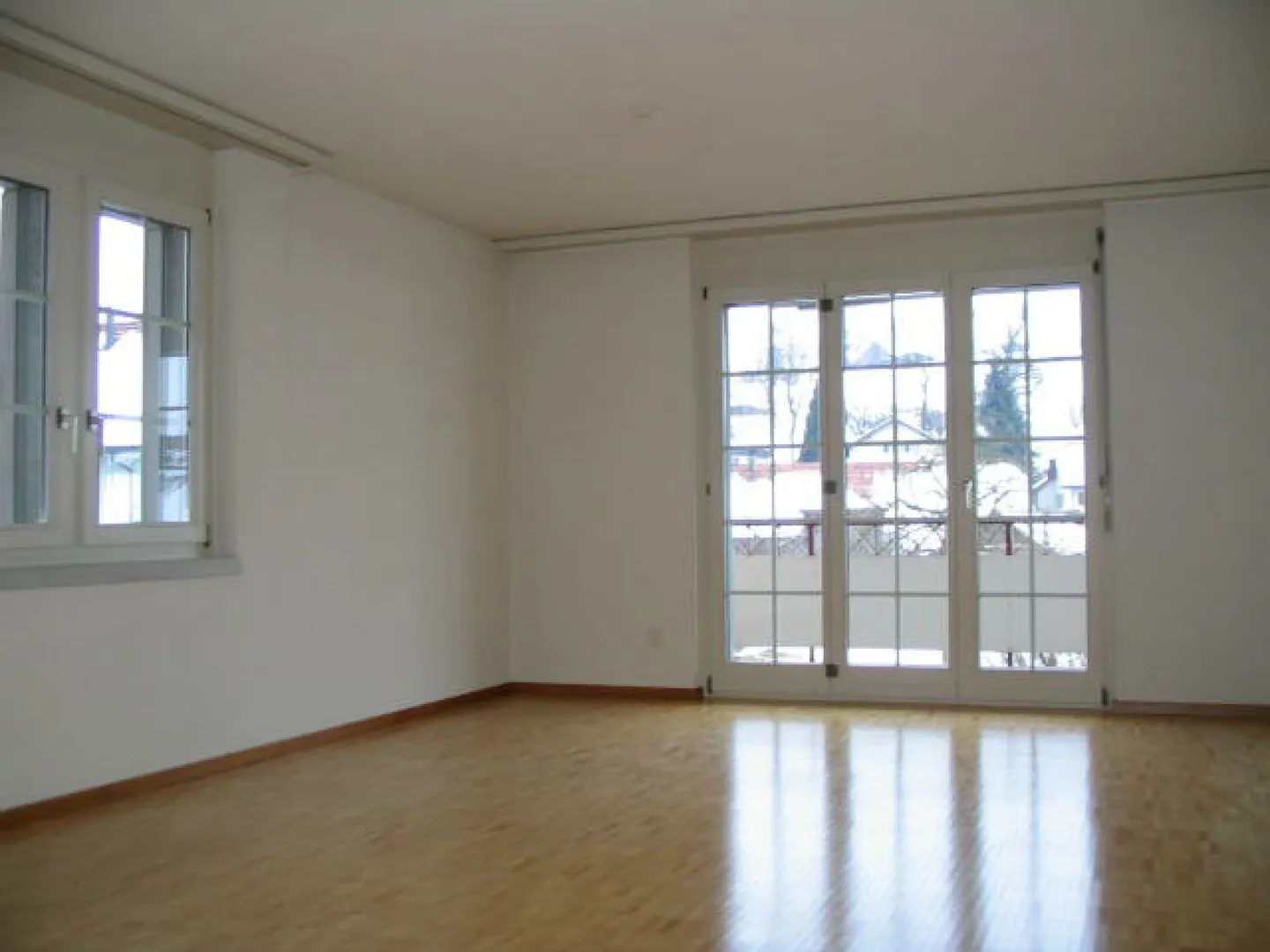 Spacious 5.5 Room Apartment - Photo 2 of 17