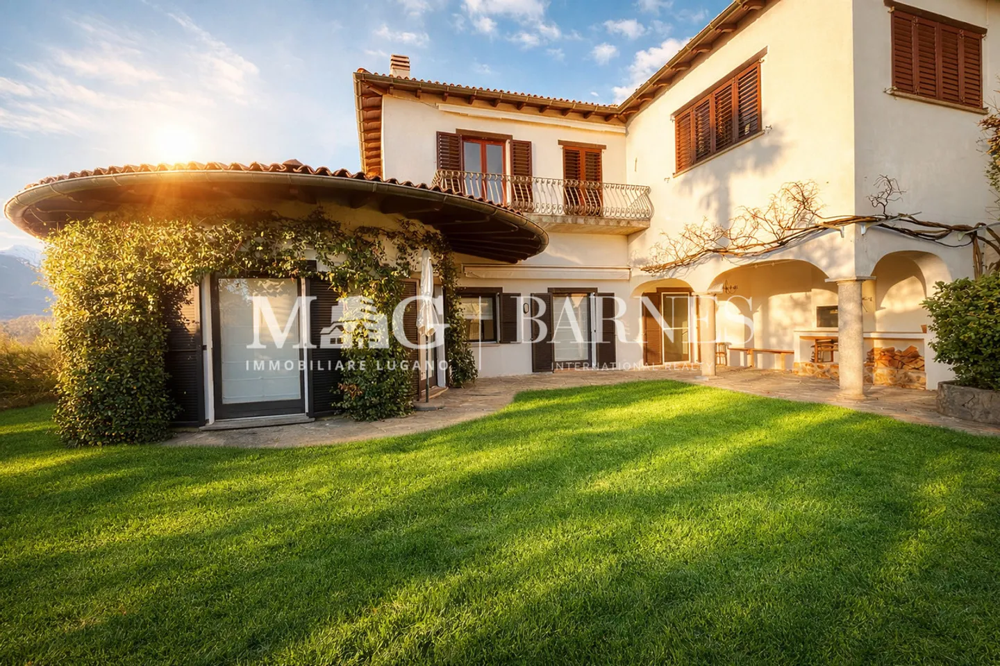 Elegant Apartment with Garden - Photo 3 of 3