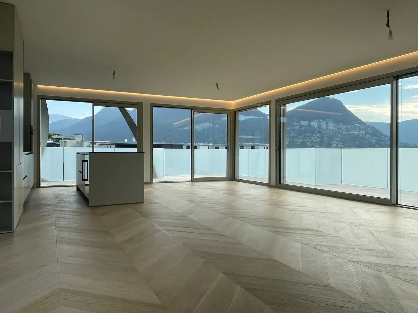 Attico di lusso con terrazza e jacuzzi a Massagno – Disponibile subito - Foto 11 von 30