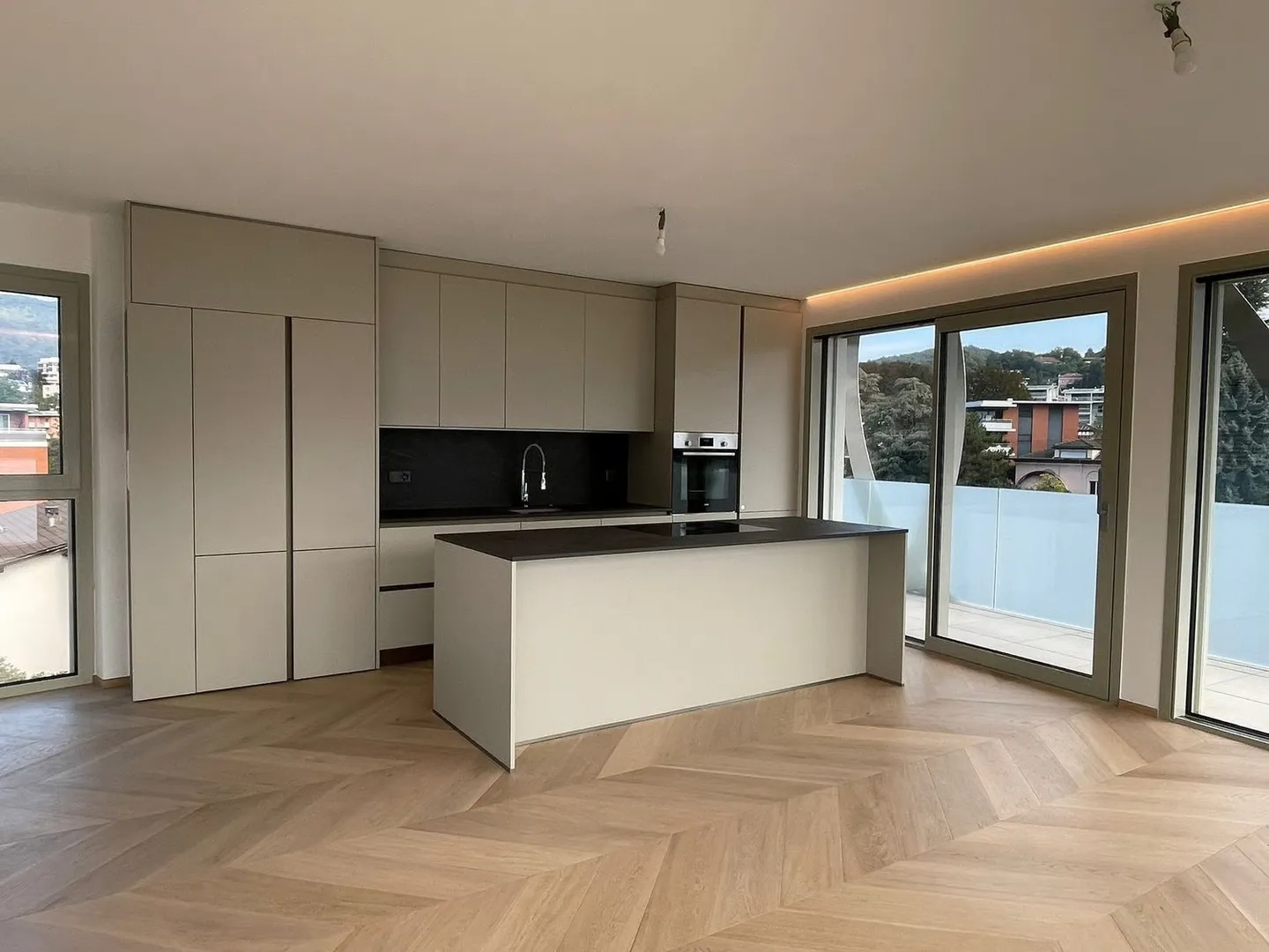 Attico di lusso con terrazza e jacuzzi a Massagno – Disponibile subito - Foto 13 von 30