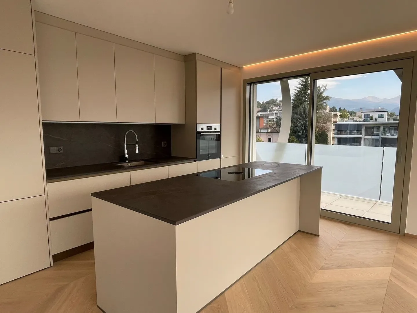 Attico di lusso con terrazza e jacuzzi a Massagno – Disponibile subito - Foto 14 von 30