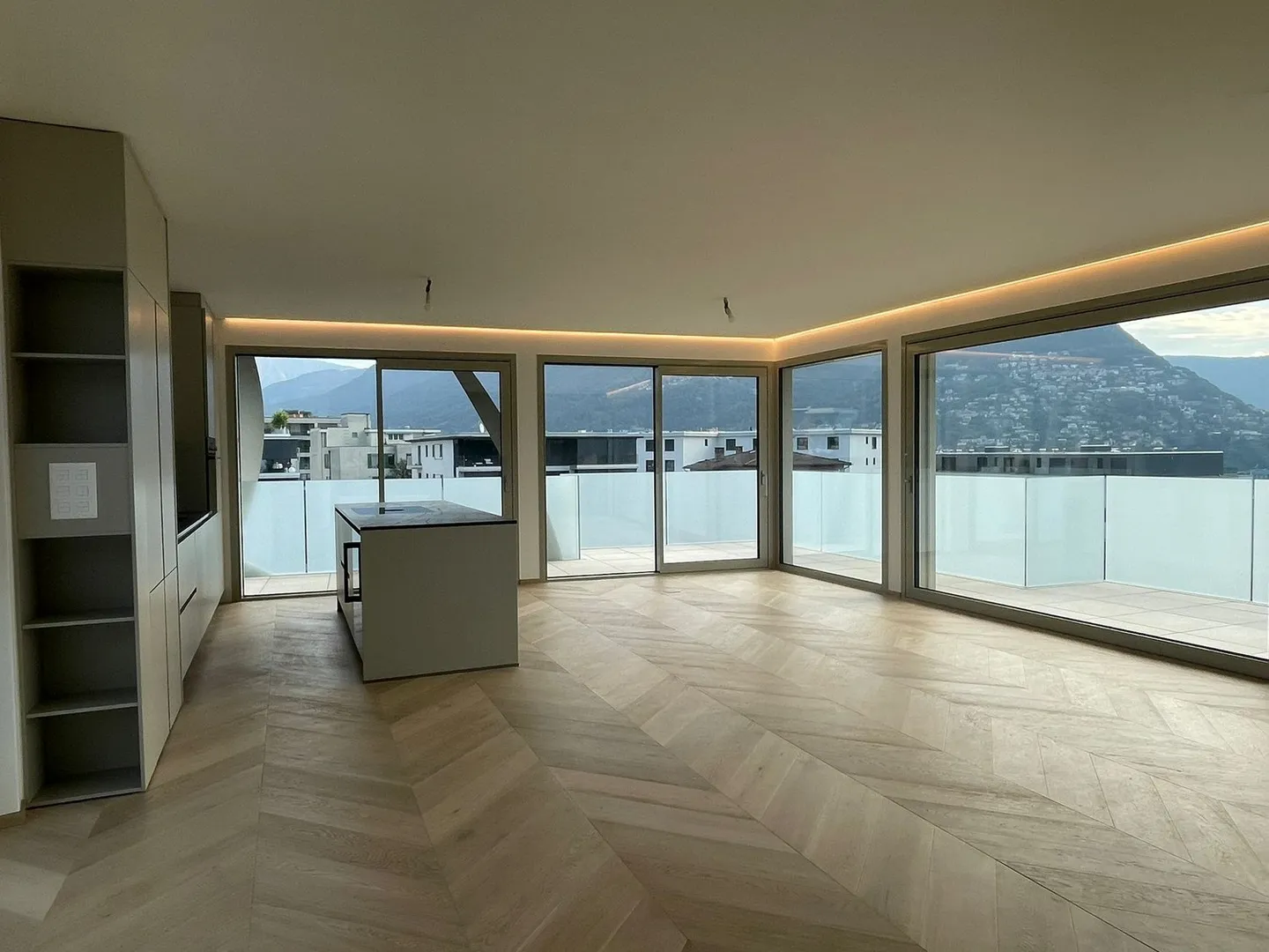 Attico di lusso con terrazza e jacuzzi a Massagno – Disponibile subito - Foto 16 von 30