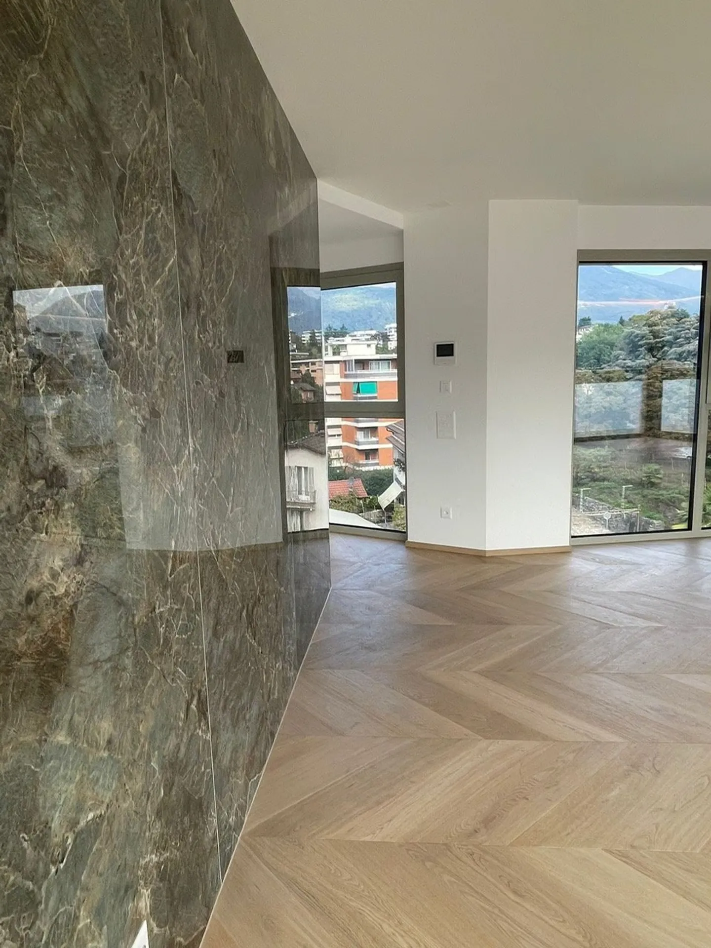 Attico di lusso con terrazza e jacuzzi a Massagno – Disponibile subito - Foto 17 von 30
