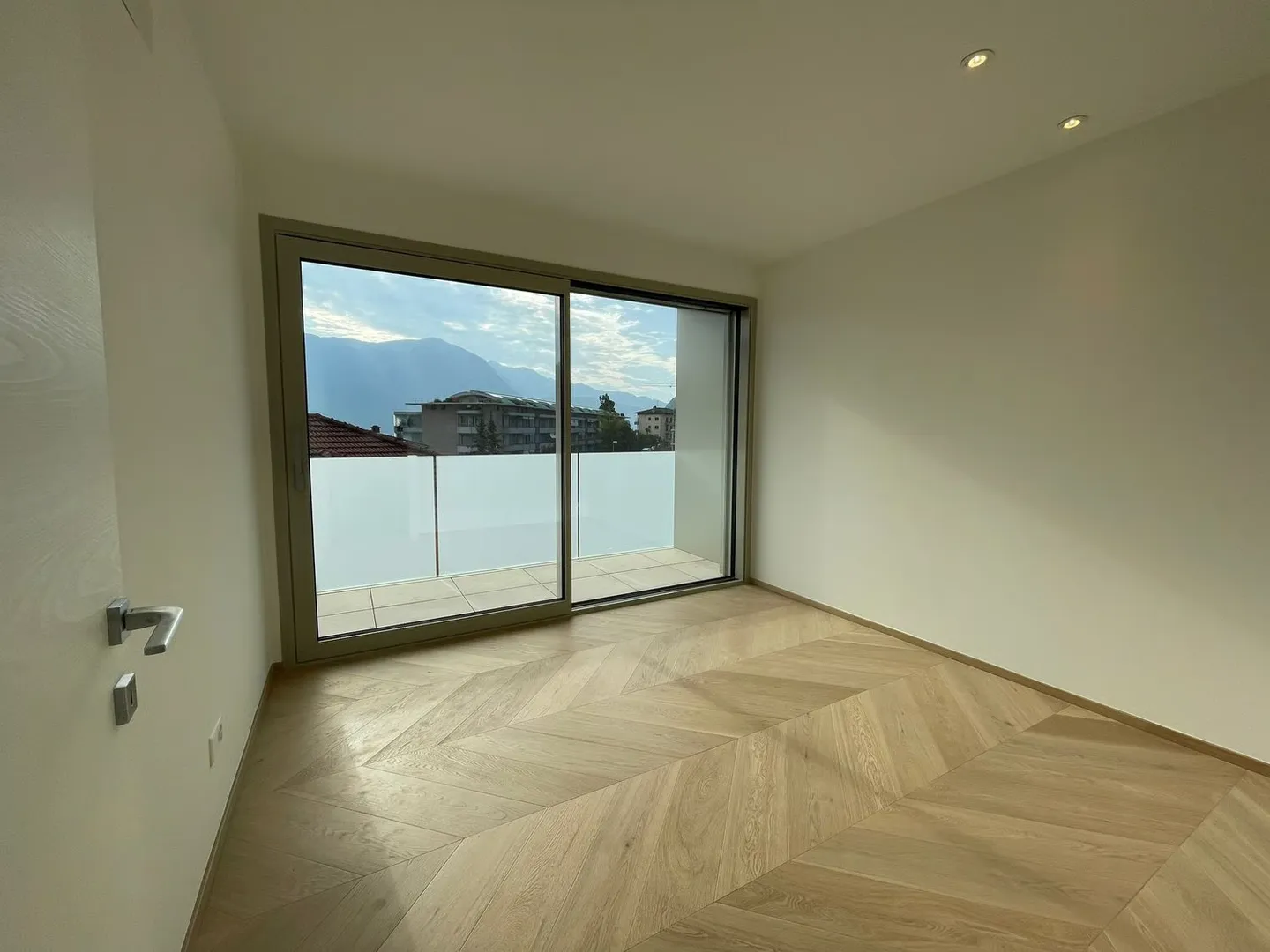 Attico di lusso con terrazza e jacuzzi a Massagno – Disponibile subito - Foto 21 von 30