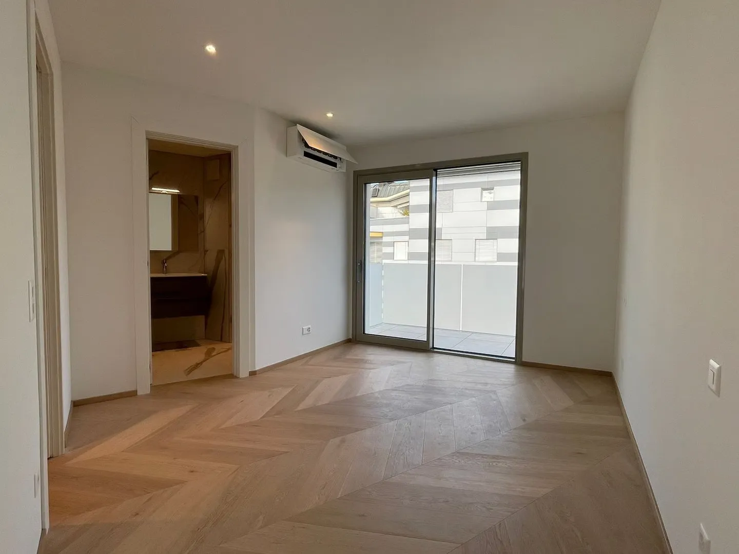 Attico di lusso con terrazza e jacuzzi a Massagno – Disponibile subito - Foto 23 von 30