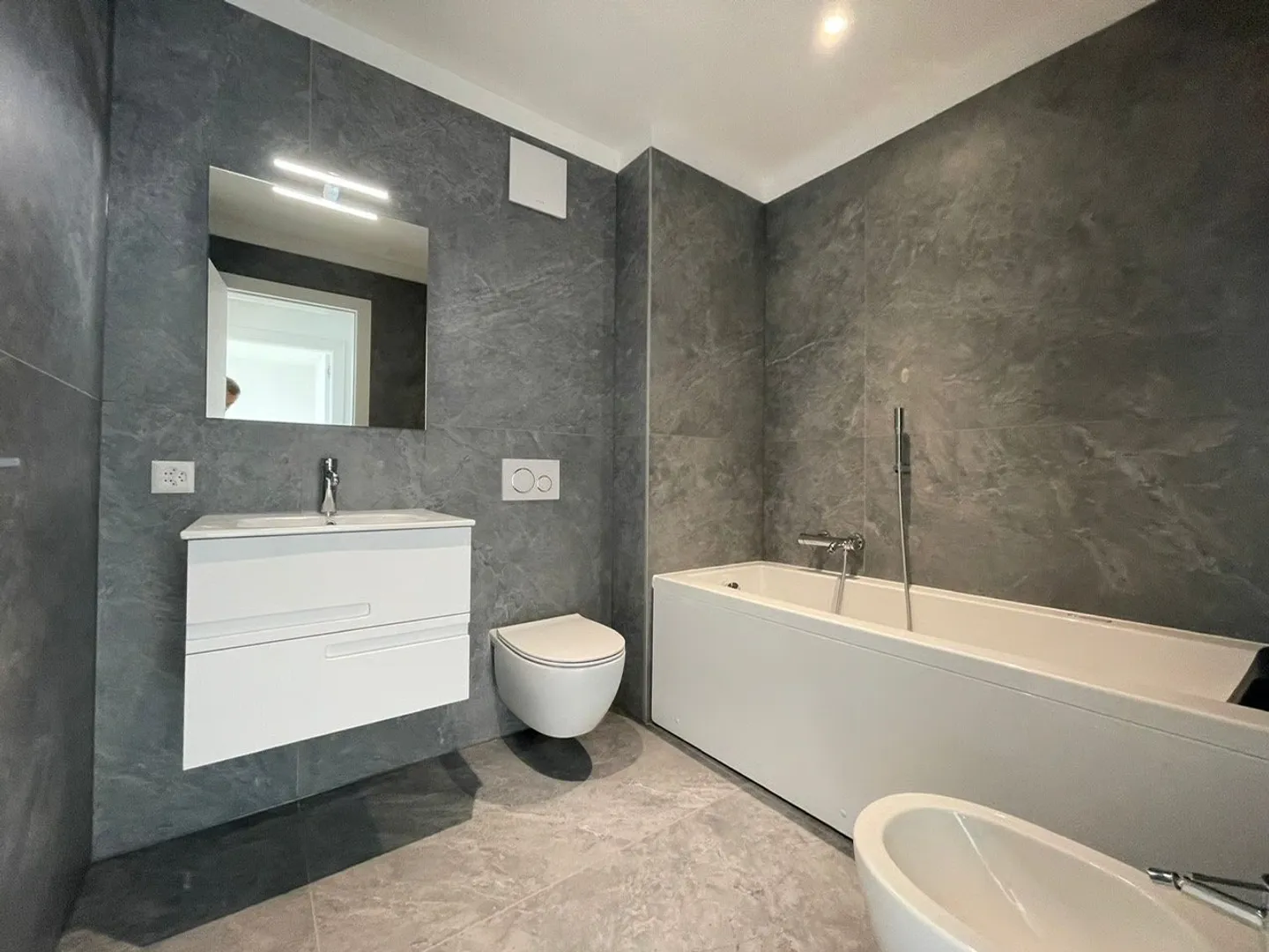 Attico di lusso con terrazza e jacuzzi a Massagno – Disponibile subito - Foto 24 von 30
