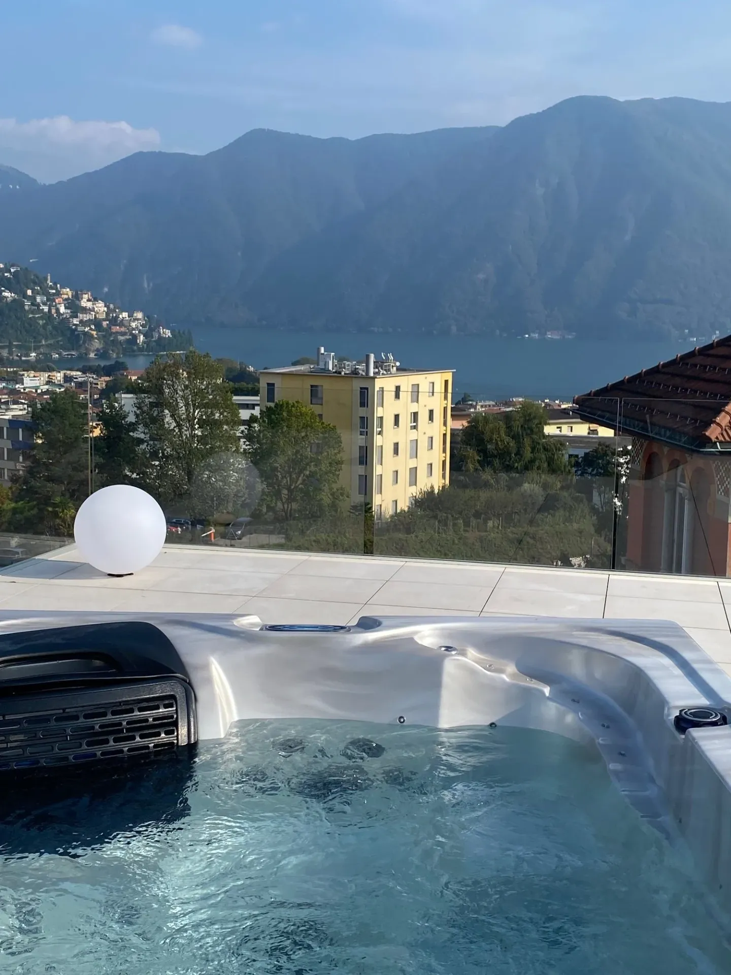 Attico di lusso con terrazza e jacuzzi a Massagno – Disponibile subito - Foto 28 von 30