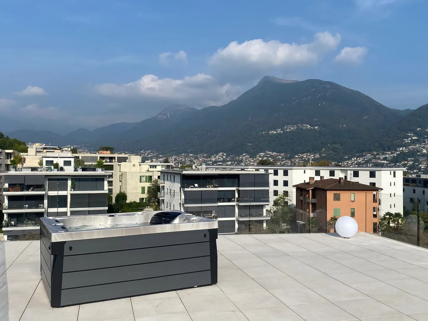 Attico di lusso con terrazza e jacuzzi a Massagno – Disponibile subito - Foto 29 von 30