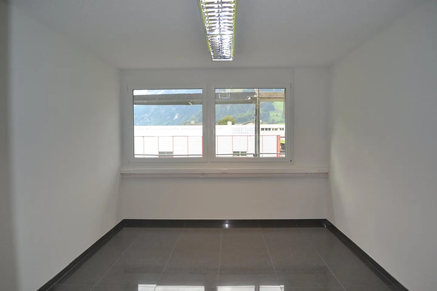 Moderne Praxisfläche an zentraler Lage in Frutigen zu vermieten - Foto 9 von 13