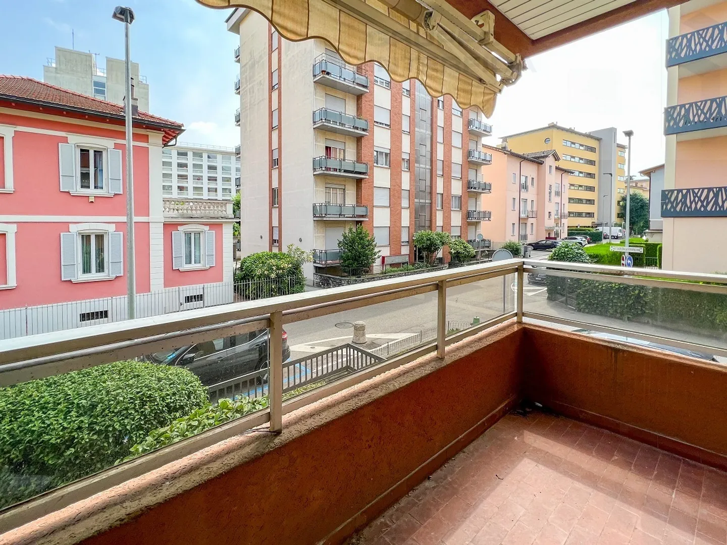 APPARTAMENTO 3.5 LOCALI PARZIALMENTE RISTRUTTURATO - Foto 2 di 14