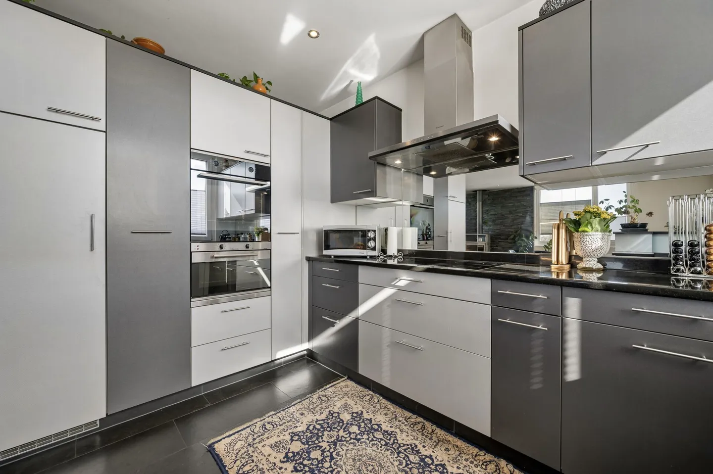 Lumineux appartement de 4.5 pièces avec vue imprenable - Photo 4 sur 13