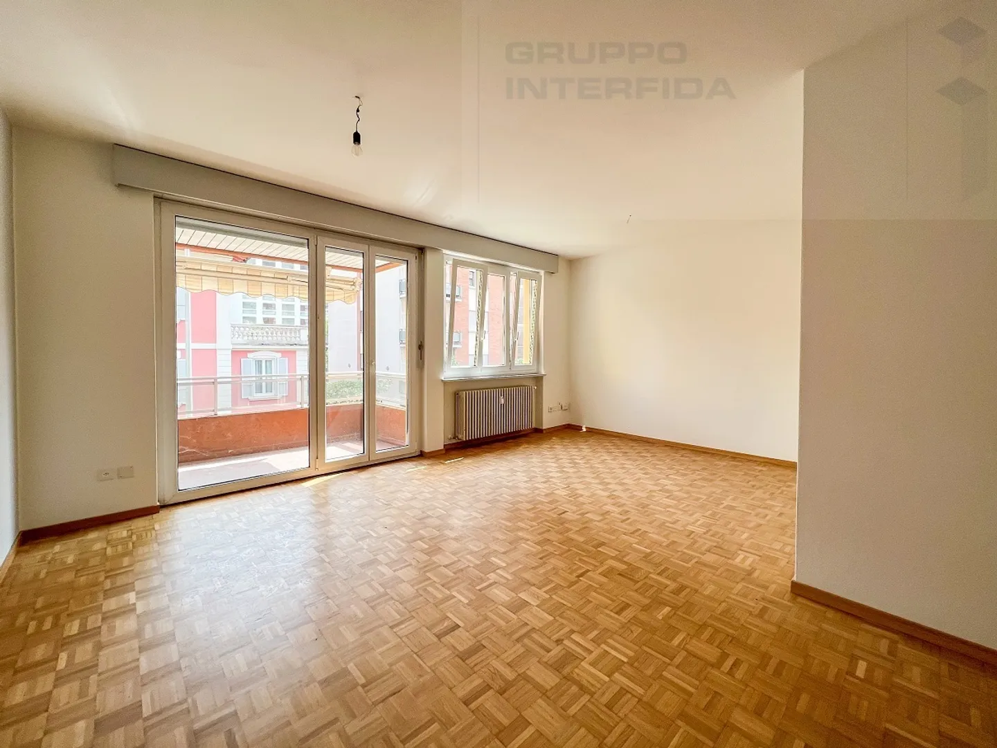 APPARTAMENTO 3.5 LOCALI PARZIALMENTE RISTRUTTURATO - Foto 3 di 14