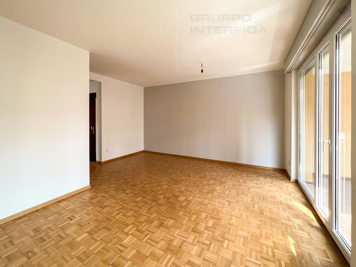APPARTAMENTO 3.5 LOCALI PARZIALMENTE RISTRUTTURATO - Foto 4 di 14
