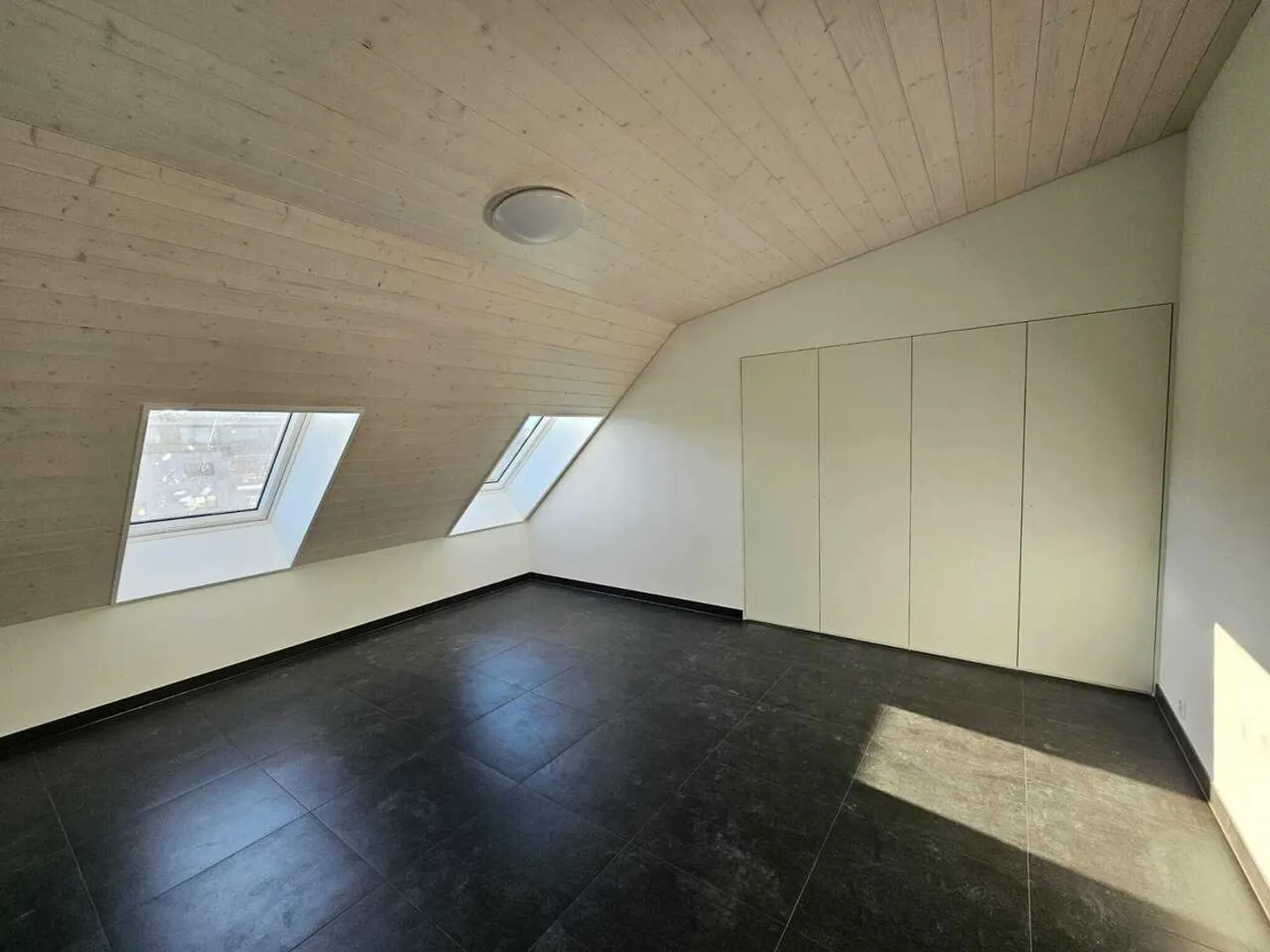 Modern 3-room apartment with stunning view in Yverdon-les-Bains - Photo 2 of 7