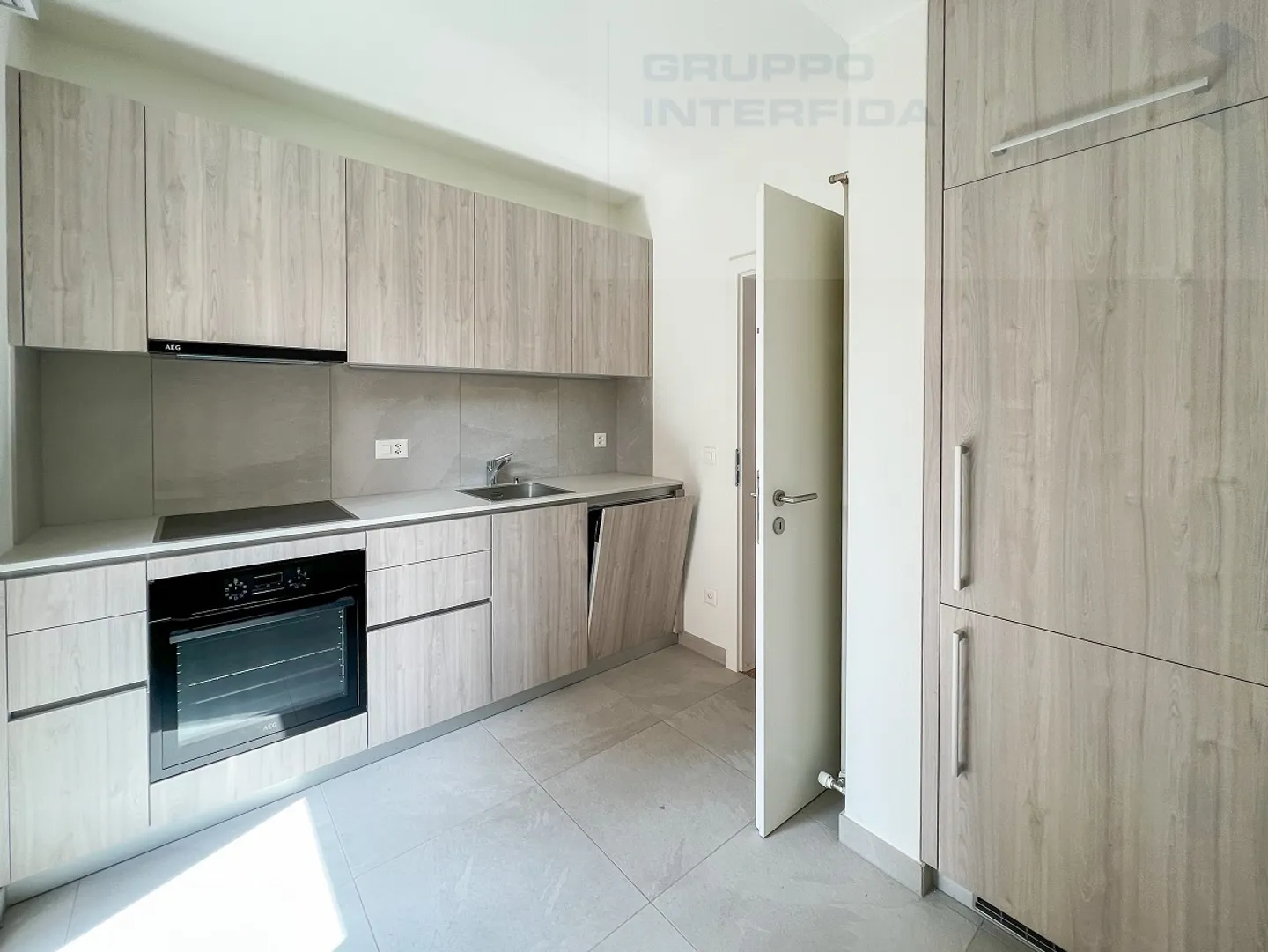 APPARTAMENTO 3.5 LOCALI PARZIALMENTE RISTRUTTURATO - Foto 6 di 14