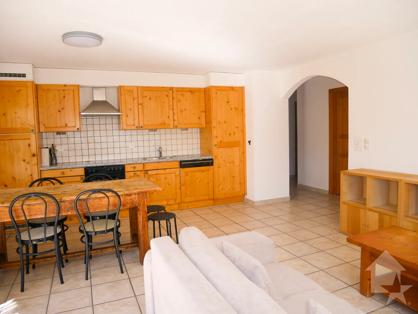 Il tuo appartamento 3,5 locali molto luminoso, soleggiato con terrazza e vista! - Foto 3 di 13