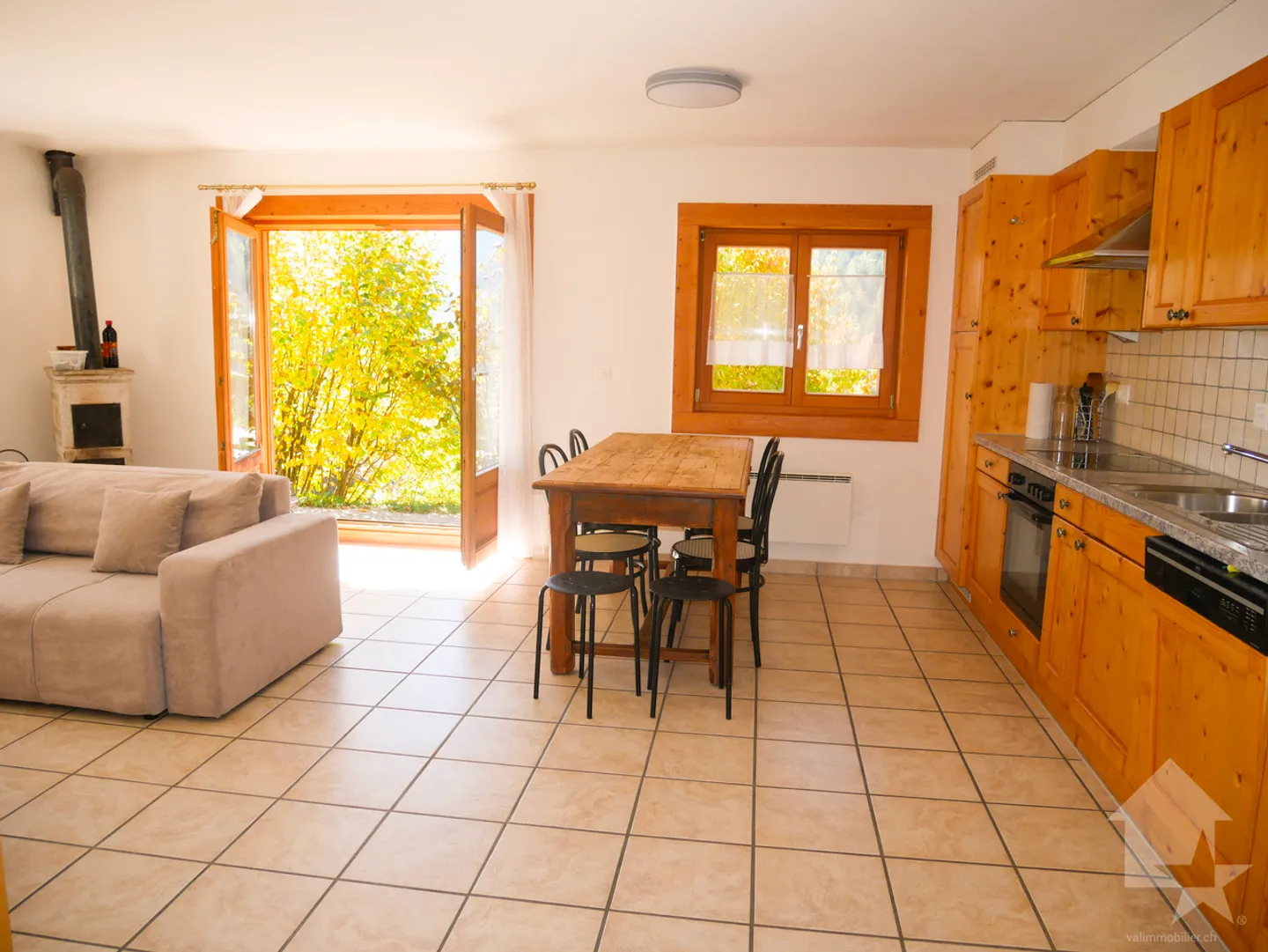 Il tuo appartamento 3,5 locali molto luminoso, soleggiato con terrazza e vista! - Foto 4 di 13