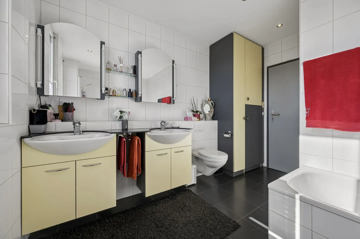 Lumineux appartement de 4.5 pièces avec vue imprenable - Photo 8 sur 13