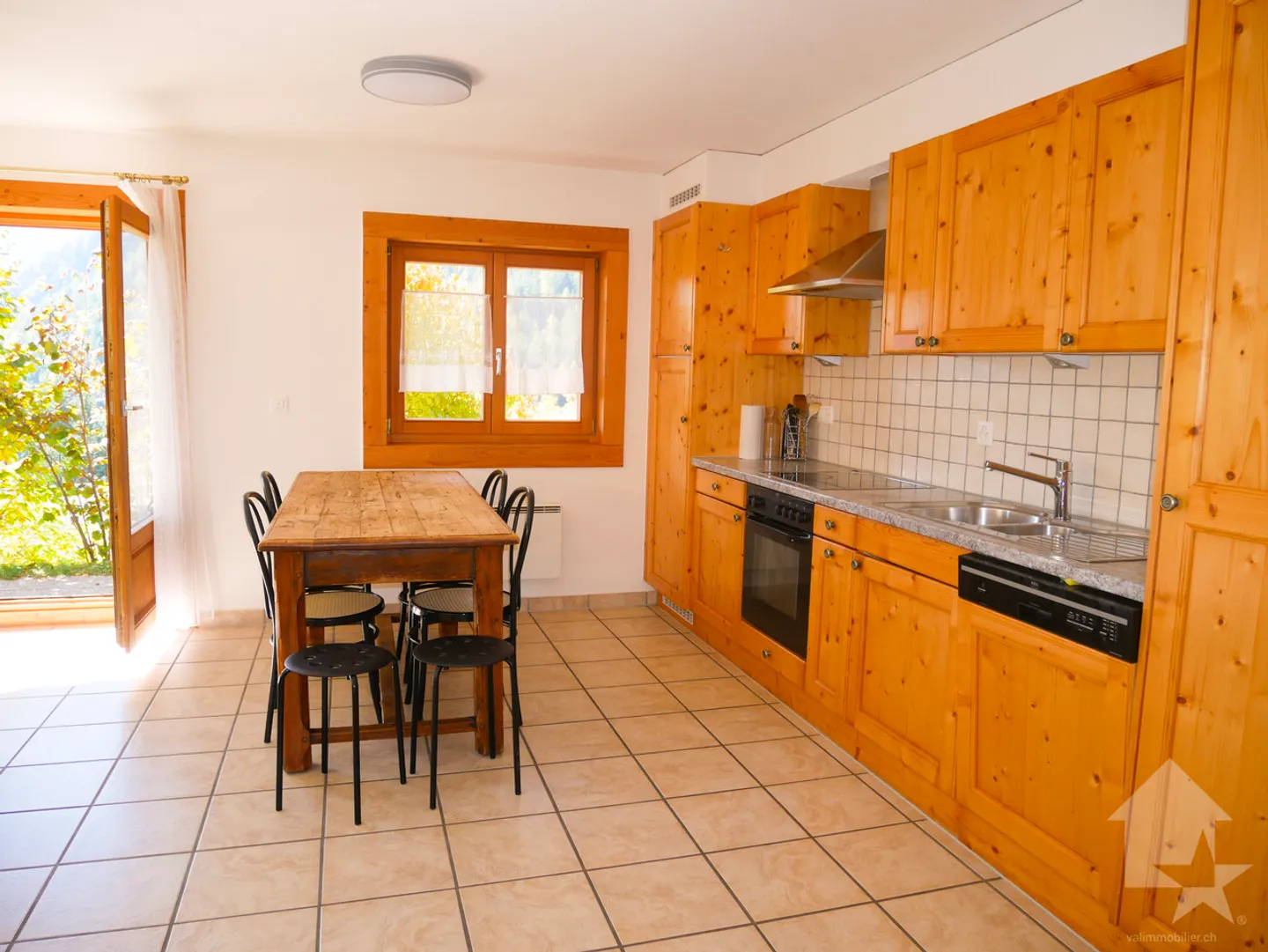 Il tuo appartamento 3,5 locali molto luminoso, soleggiato con terrazza e vista! - Foto 11 di 13