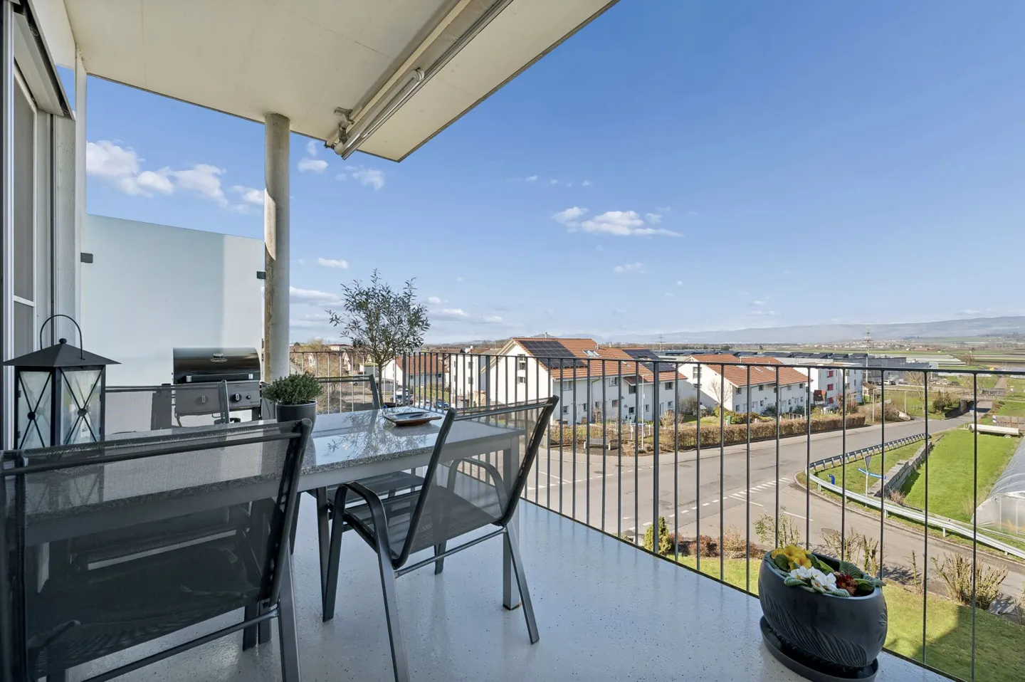 Lumineux appartement de 4.5 pièces avec vue imprenable - Photo 9 sur 13