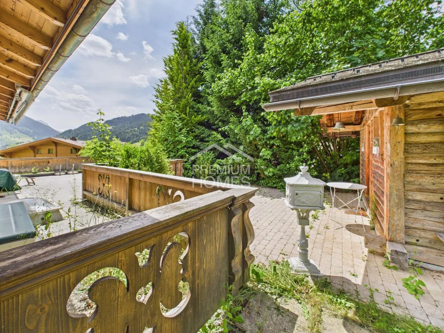 Chalet for sale - Photo 2 of 12