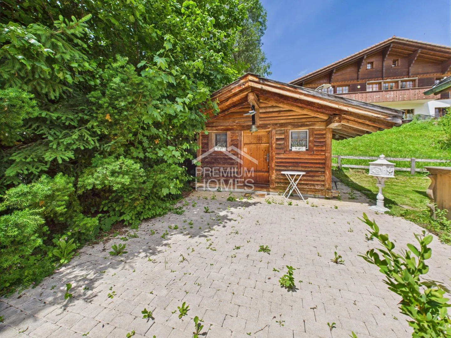 Chalet for sale - Photo 3 of 12