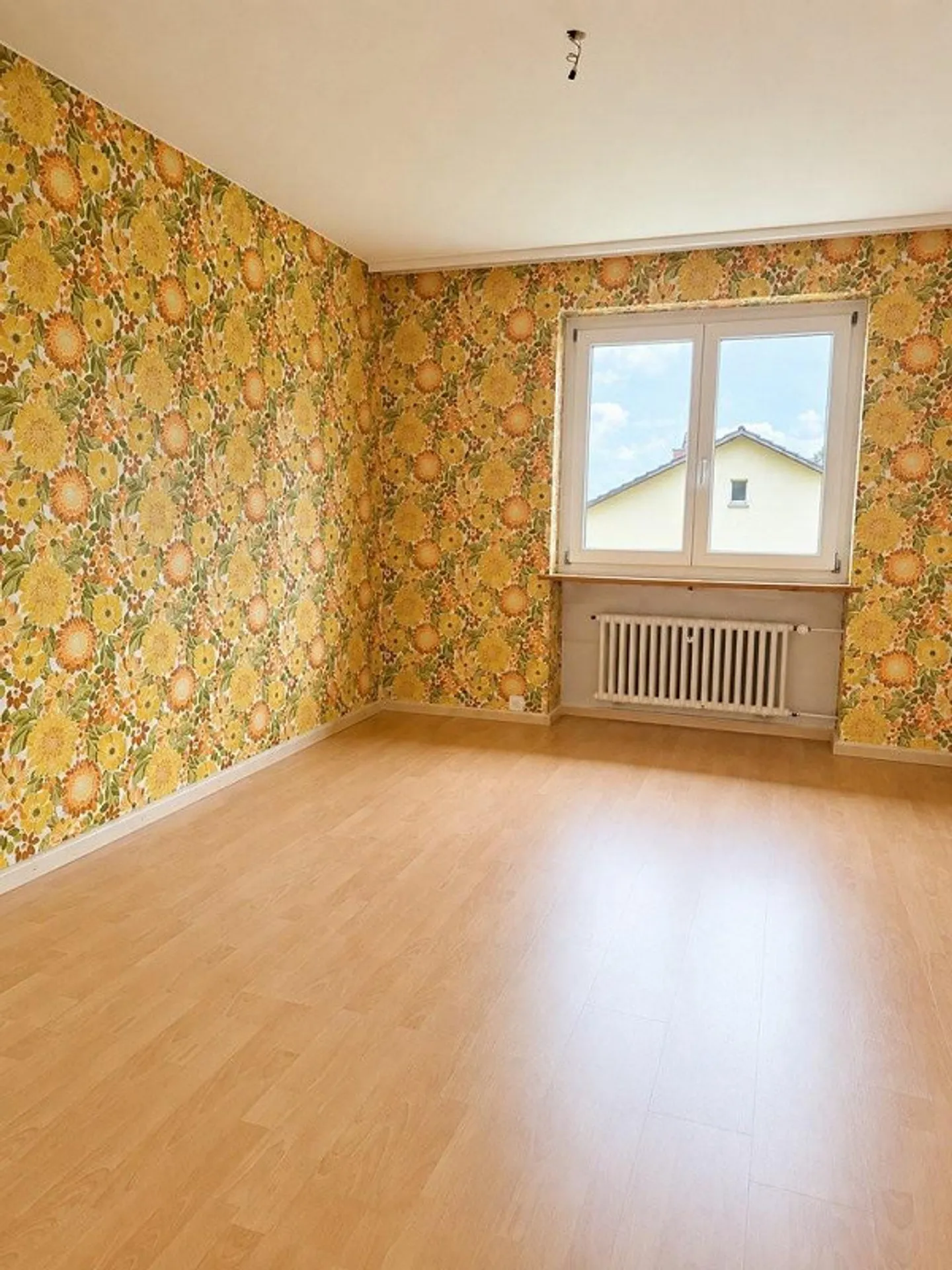 Appartement confortable de 4 pièces dans un quartier résidentiel verdoyant - Photo 6 sur 9
