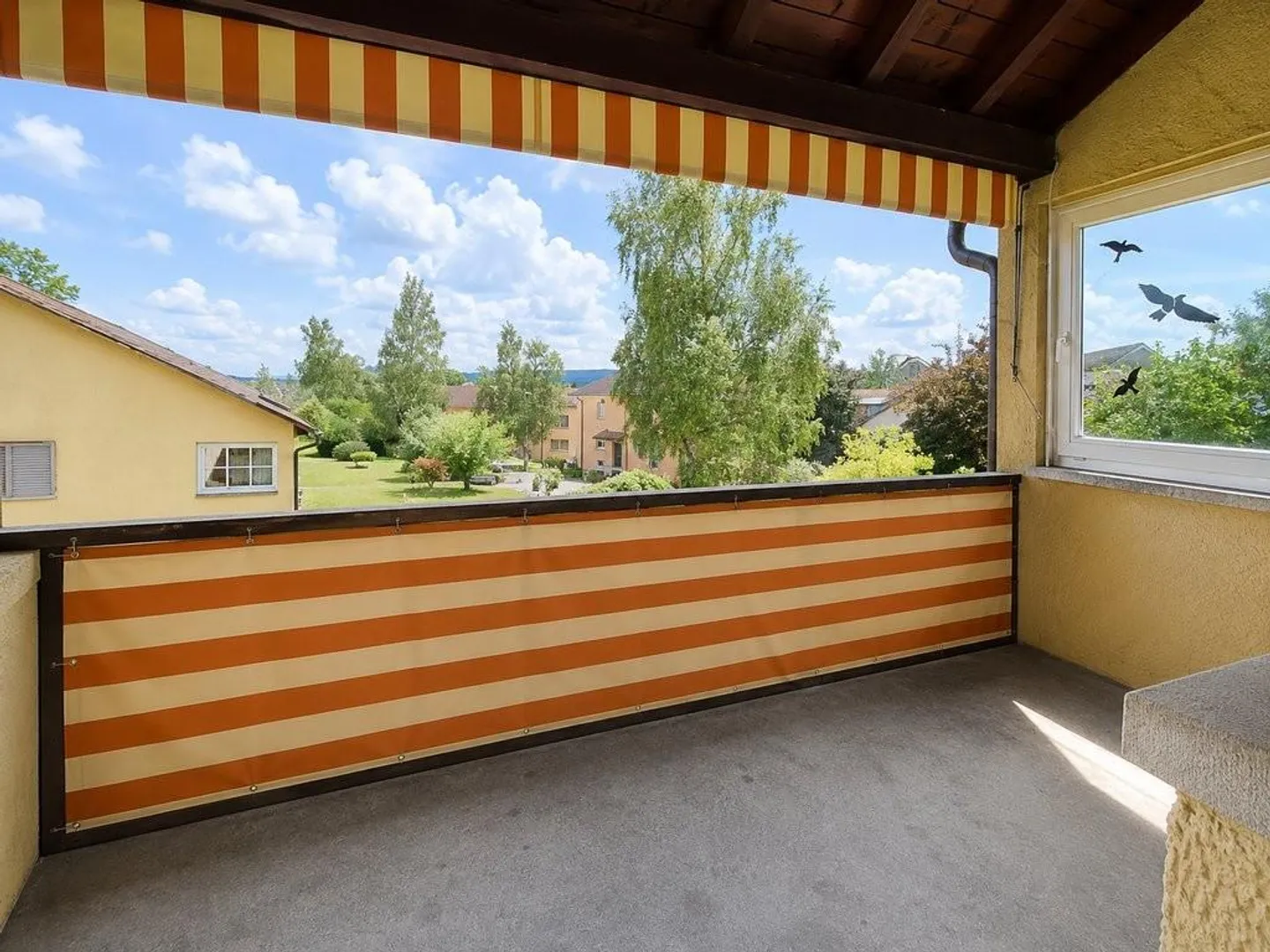 Appartement confortable de 4 pièces dans un quartier résidentiel verdoyant - Photo 9 sur 9