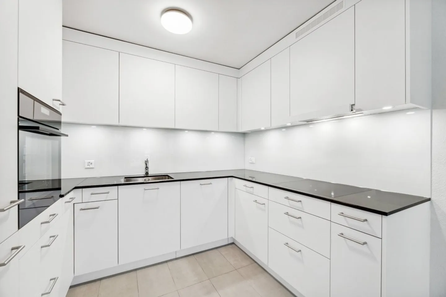 Appartement spacieux 4.5 pièces - Photo 2 sur 7