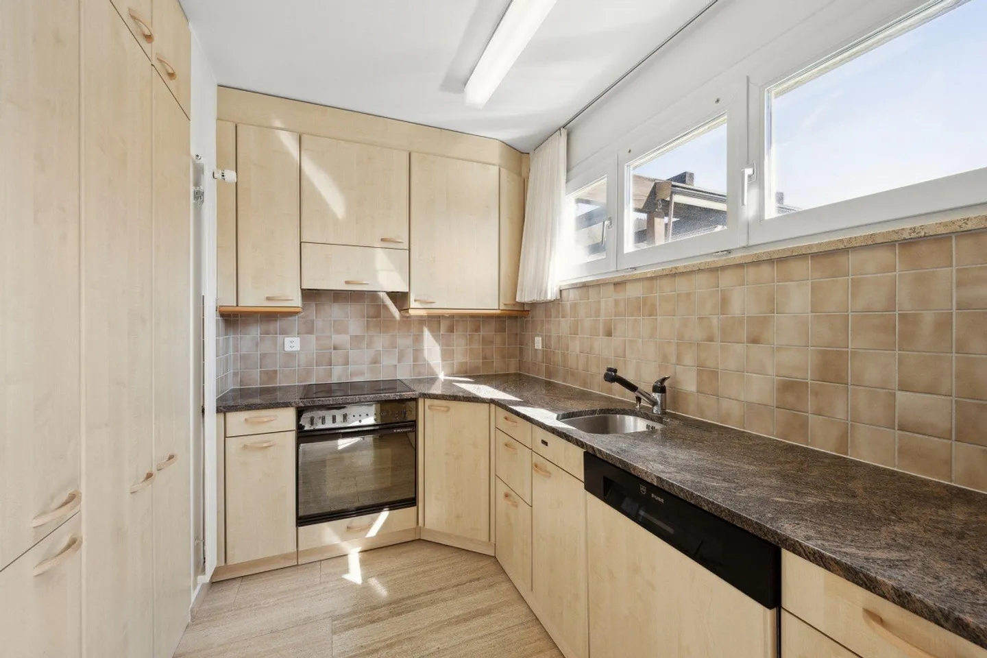 Affascinante Casa Semindipendente con Potenziale - Foto 11 di 23